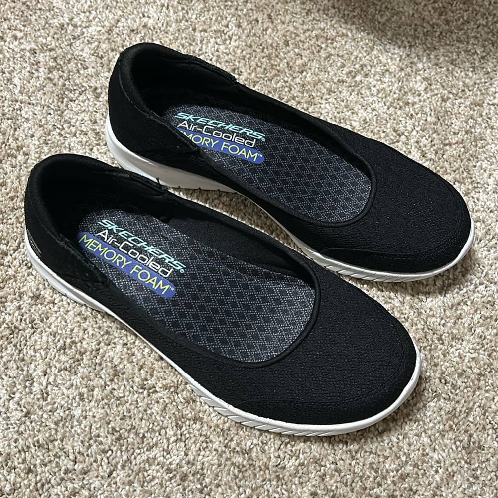 Skechers size 6